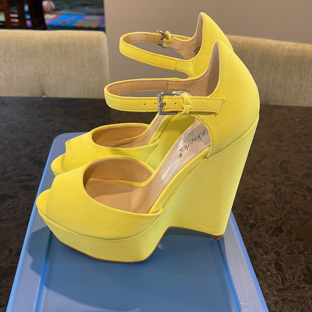 Neon Yellow Wedges - Picture 2 of 4